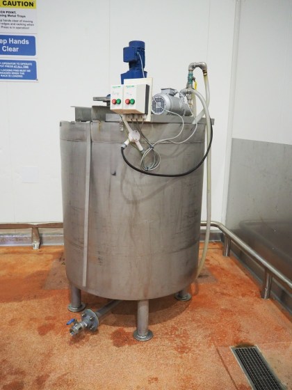 Stainless Steel Tank 1000 lts with Stirer and Pump Pic 01